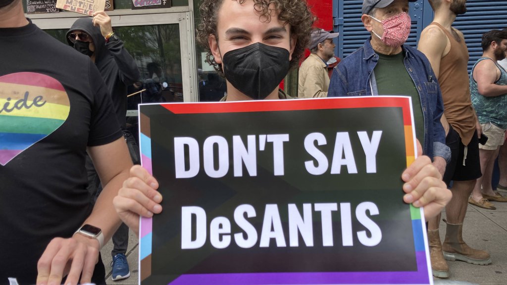 Klagewelle gegen “Don´t Say Gay“