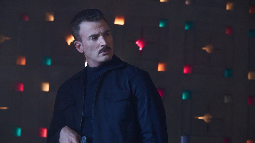 Chris Evans in "The Gray Man" // © Paul Abell; Netflix