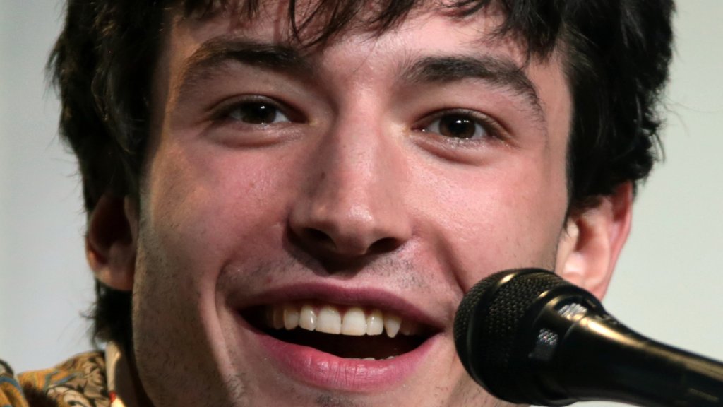 Ezra Miller entschuldigt sich für kontroverses Verhalten