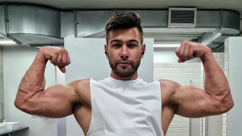 Redevorbot für den ehemaligern Mr Gay World 2021 