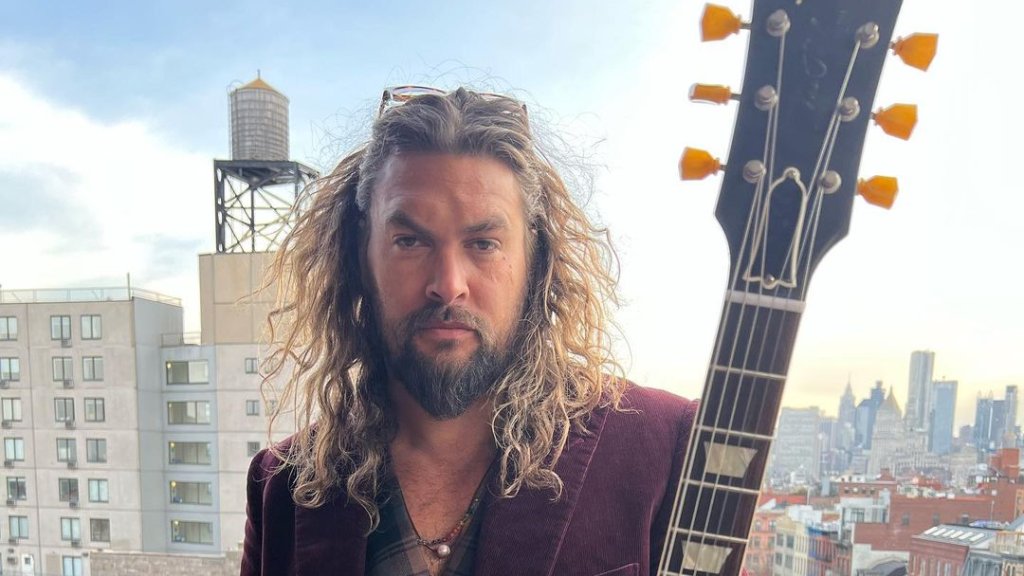 Jason Momoa als androgyner Bösewicht mit Vaterkomplexen