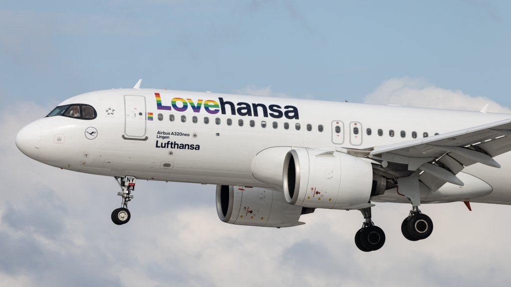 Idee: Lufthansa soll die Kicker im Pride-Flieger nach Katar transportieren 