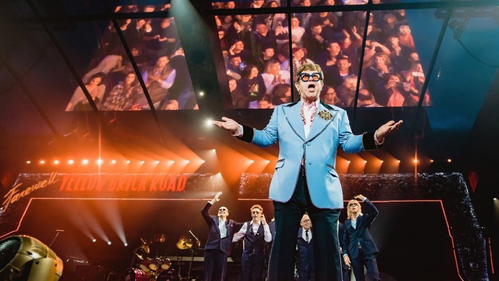 Elton John stellte „Hold Me Closer“ in Cannes vor