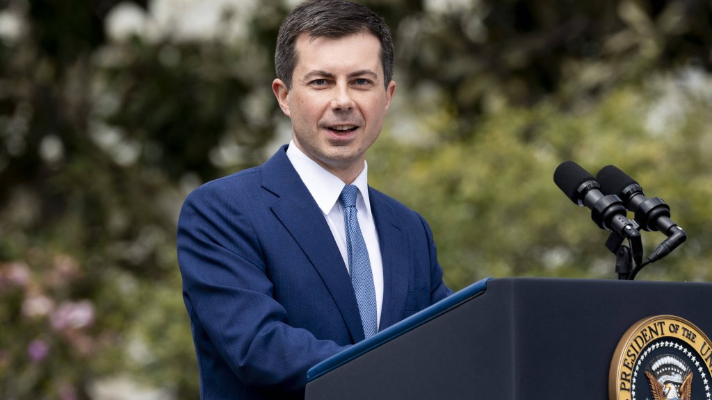 Pete Buttigieg bekräftigt schwulen Jugendlichen
