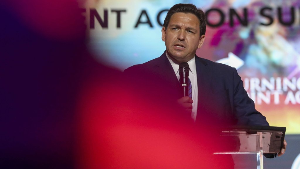 Hat sich der homophobe Gouverneur verspekuliert? 