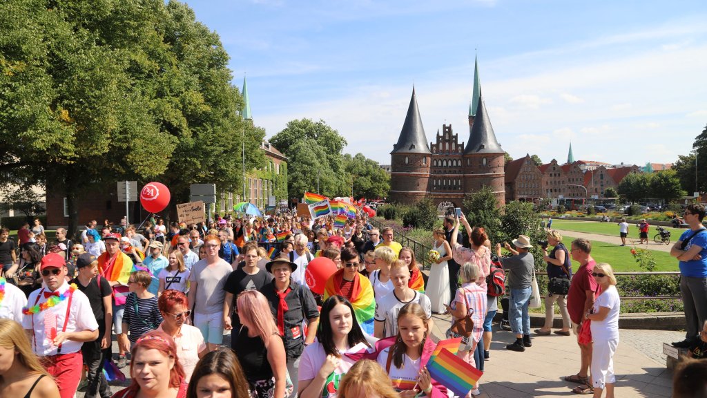 Demo beim Lübecker CSD // © Lübecker CSD e.V.