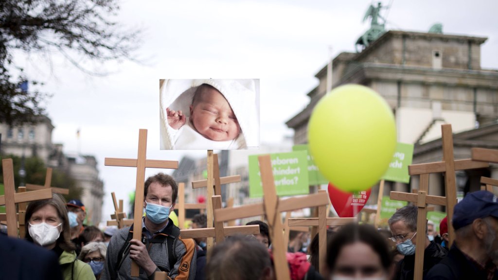 Demonstration als Statement gegen fundamentale Christen 