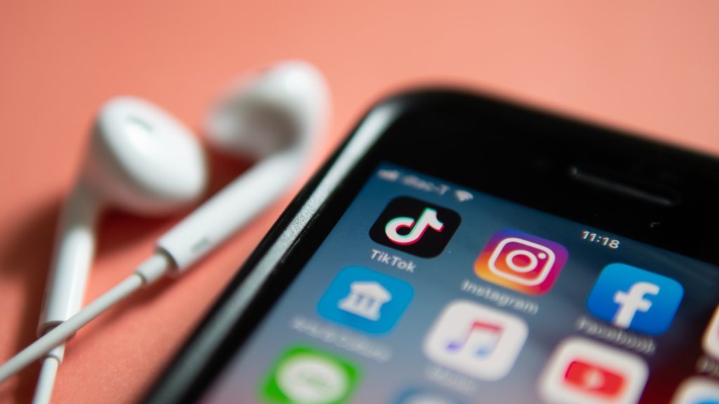 Russland verteilt Geldstrafen an TikTok und Twitch