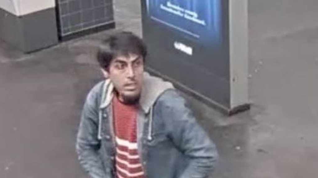 Sexuelle Handlungen an schlafendem Mann in Berliner U-Bahn