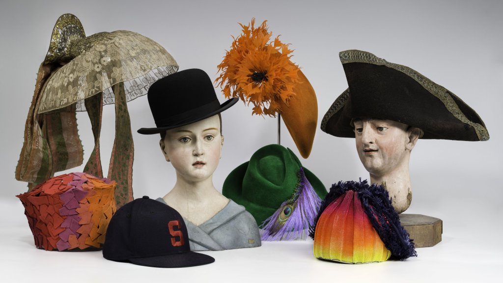 Verschiedene Kopfbedeckungen // © Bayerisches Nationalmuseum; Privatbesitz; Foto Bastian Krack