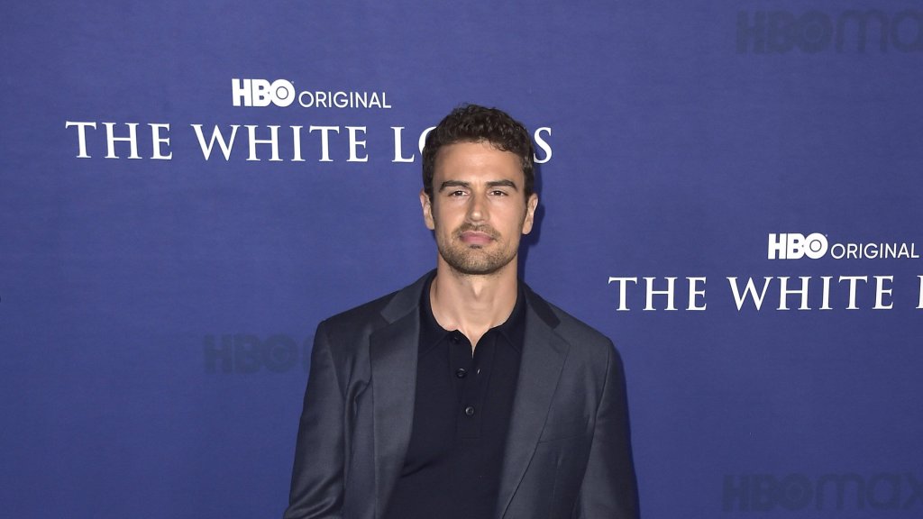 „The White Lotus“-Star Theo James als George Michael