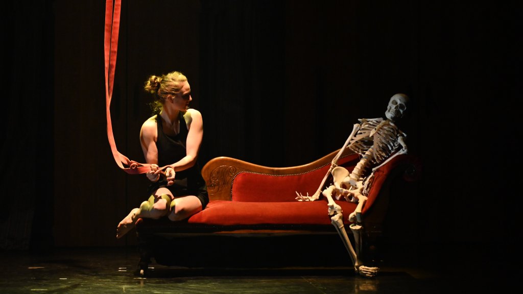 Helena Jans in "Bookshop" // © GOP Varieté Theater