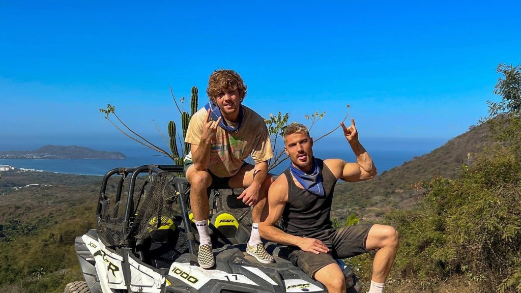 Lukas Gage und Chris Appleton auf dem roten Teppich