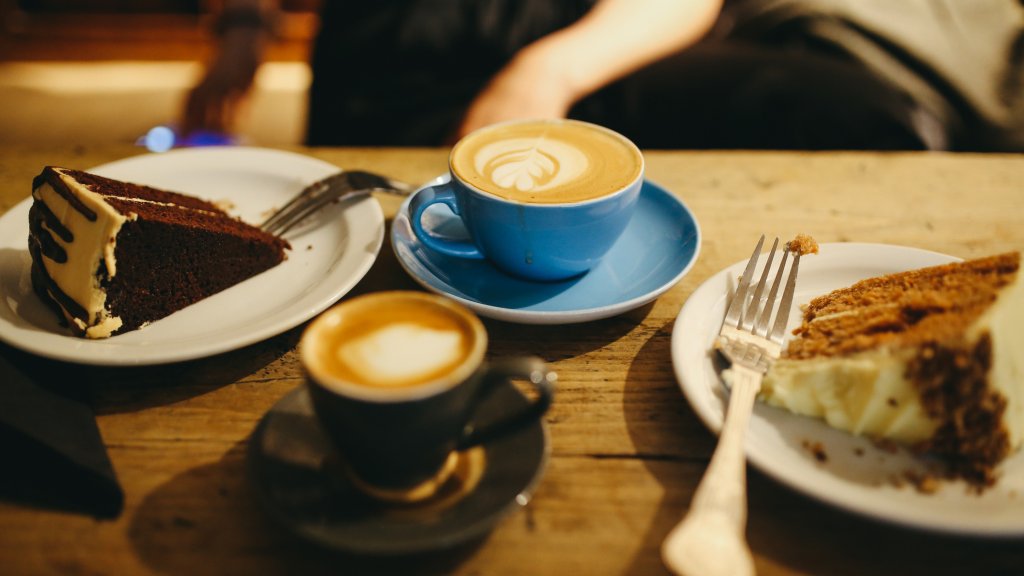 Käffchen & Kuchen beim Kaffeeklatsch // © lechatnoir