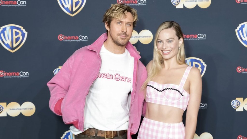 Ryan Gosling und Margot Robbie bei der CinemaCon 2023 in Las Vegas. // Getty Images: Greg Doherty/WireImage