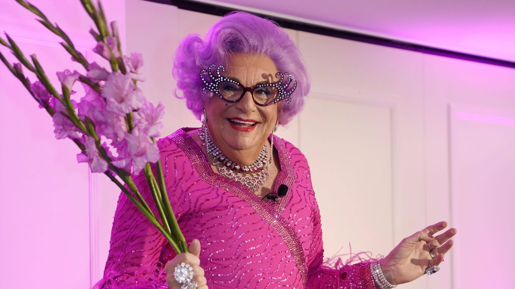 Australischer Komiker Barry Humphries in „ernstem Zustand“