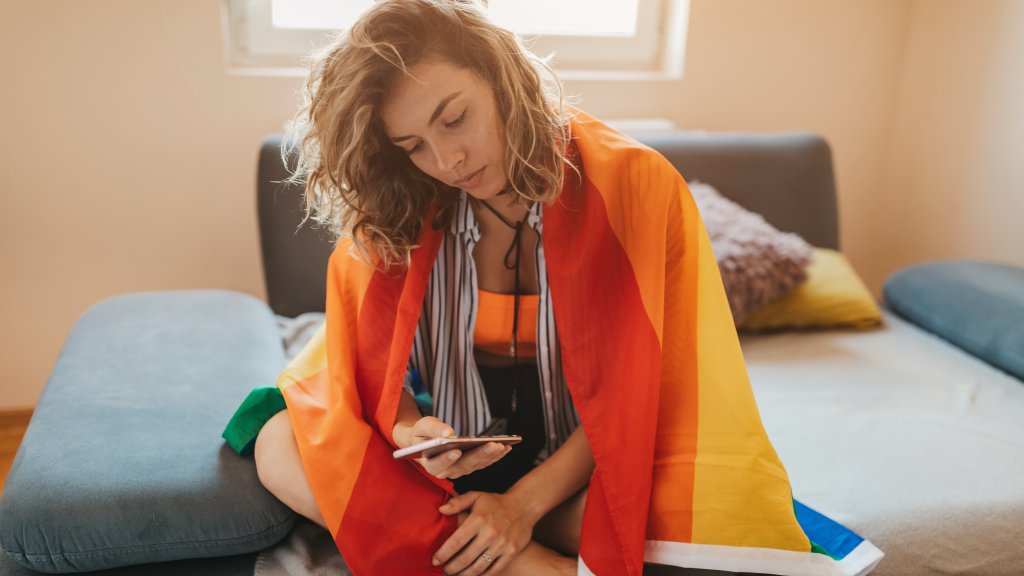 Lesbische Dating-App HER gegen Transphobie