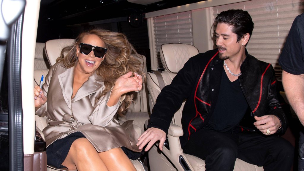 Mariah Carey mit ihrer Auszeichnung bei den Billboard Music Awards im Jahr 2019.