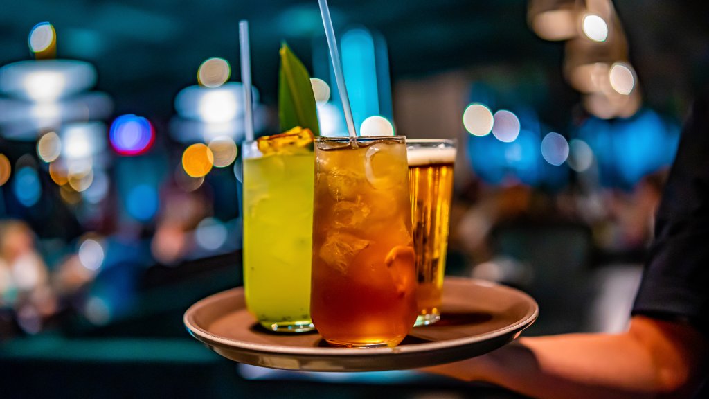 Leckere Cocktails (Symbolbild) // © iStock/semenovp