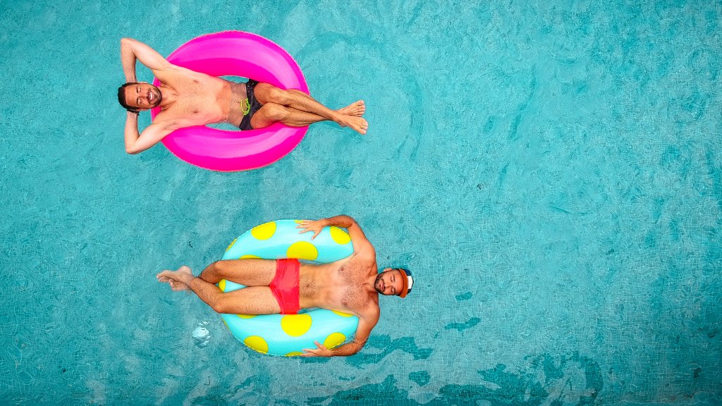 Frau aus Florida verklagt Nudisten-Resort für queere Männer