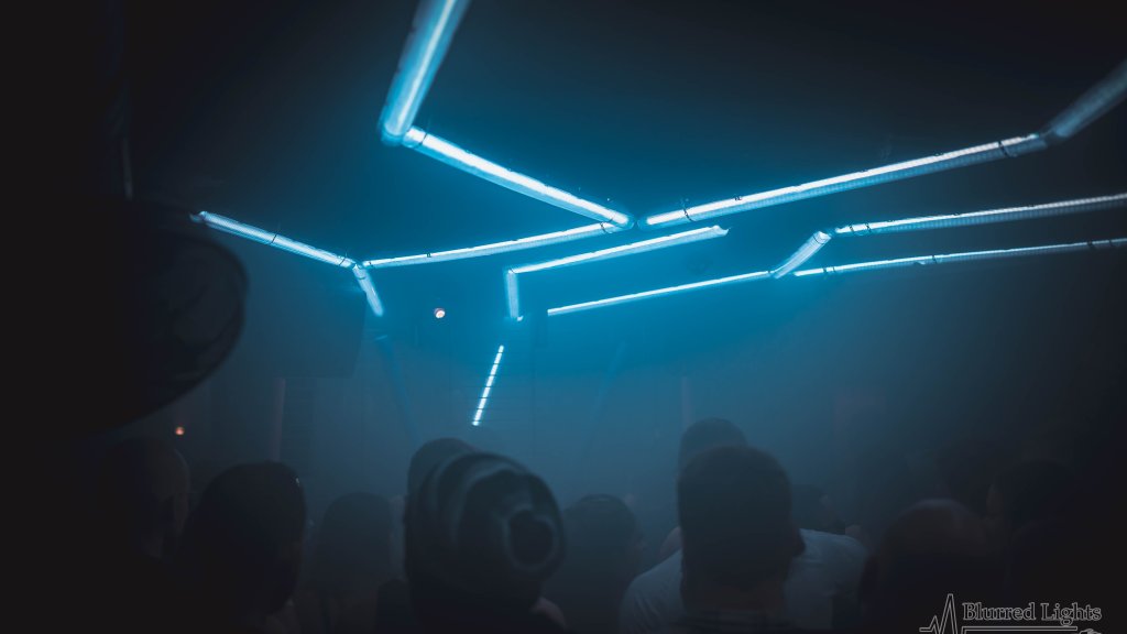 Abfahrt beim PINKMONKEYS.CLUB // © Blurred Lights