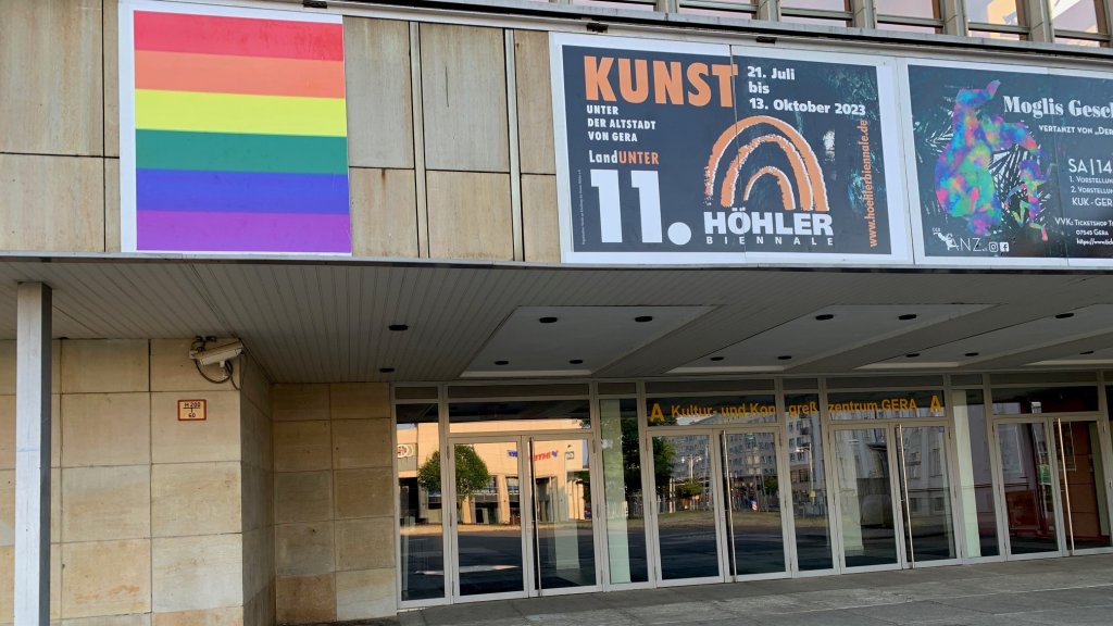 Regenbogen-Tafel am Kulturzentrum Gera zerstört