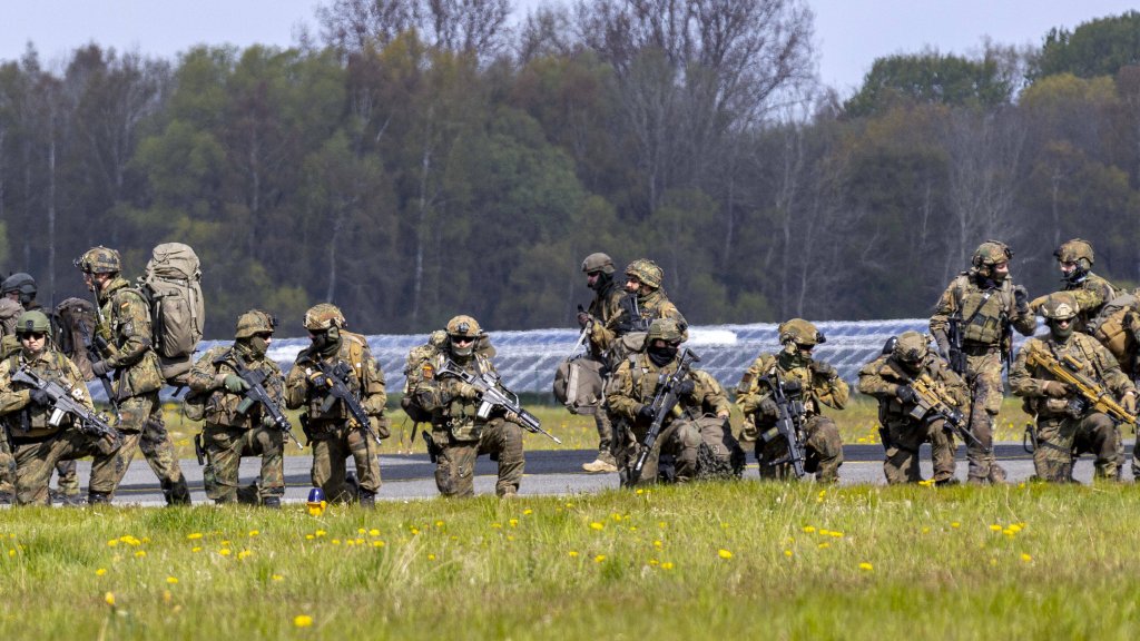 Mehr als 100 schwule Bundeswehr-Soldaten kompensiert