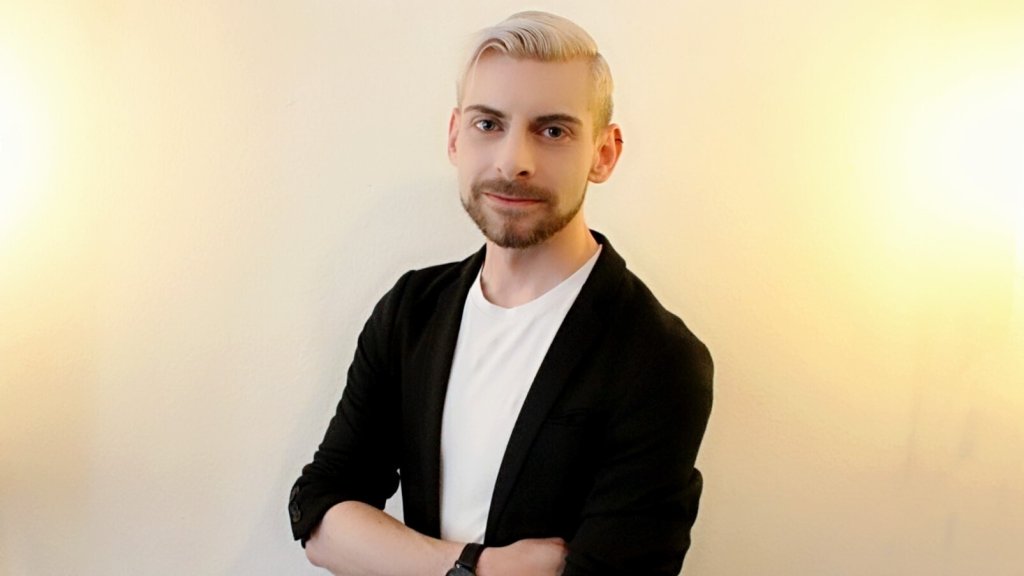 Johannes Breuer, stellvertretender Referatsleiter bei der BZgA, bestätigt, dass Klischees beispielsweise über die „Heilung von Homosexuellen“ noch immer in der Gesellschaft verankert sind. 