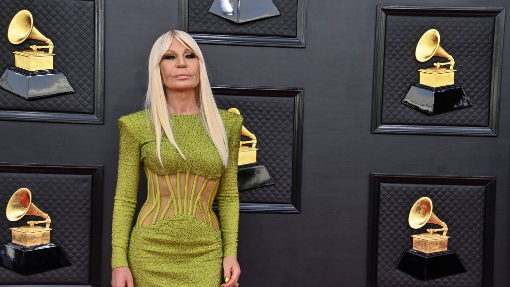 Donatella Versace über queer-feindliche Gesetze in Italien