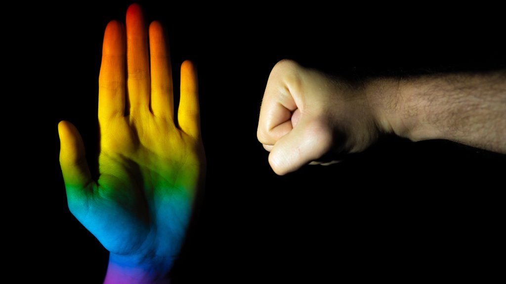 KEIN GELD IM KAMPF GEGEN QUEERFEINDLICHKEIT