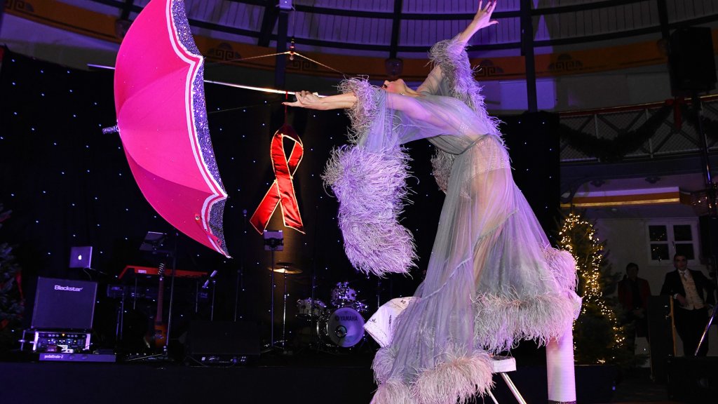 6. WEIHNACHTSBALL DER AIDS-HILFE