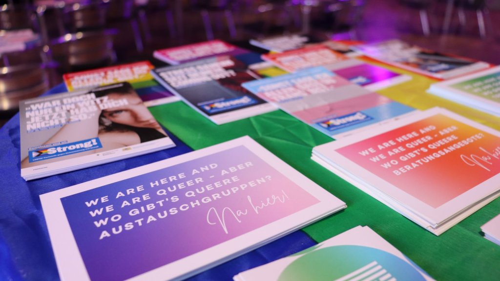 MEHR SICHTBARKEIT UND BESSERE LGBTI*-KOMMUNIKATION