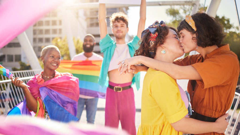 AHOI UND HALLO FÜR JUNGE QUEERS