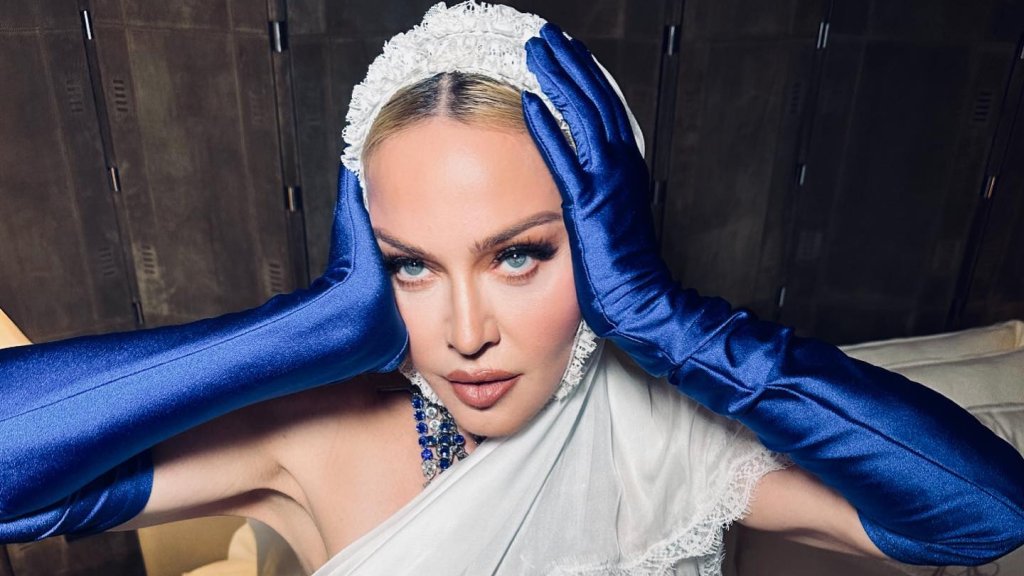 Madonna in Barcelona: Aufreizende Selfies im Bett