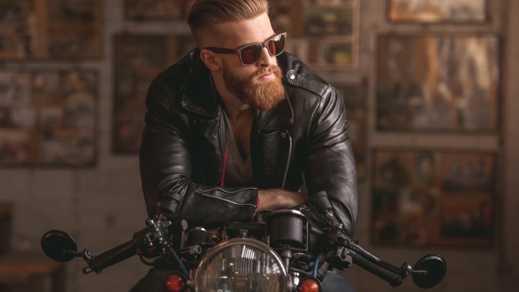 Heiße Kerle auf ihren Motorrädern