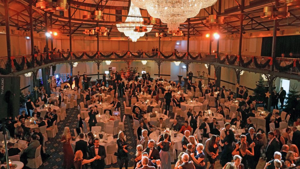 Ballett, Comedy und Show beim Weihnachtsball