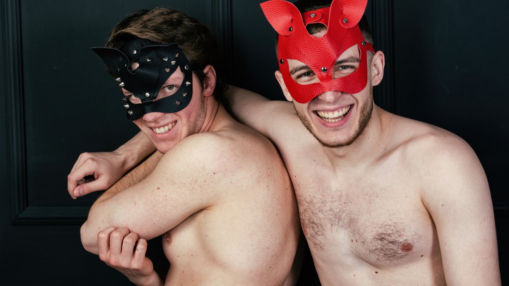 Mask & Naked // © vladorlov