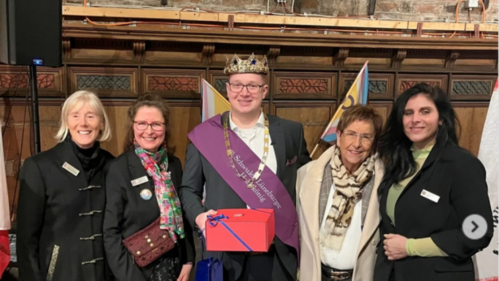 Eric Böttcher - der neue schwule Heidekönig setzt ein starkes Zeichen für Vielfalt© instagram.com/hansestadtlueneburg