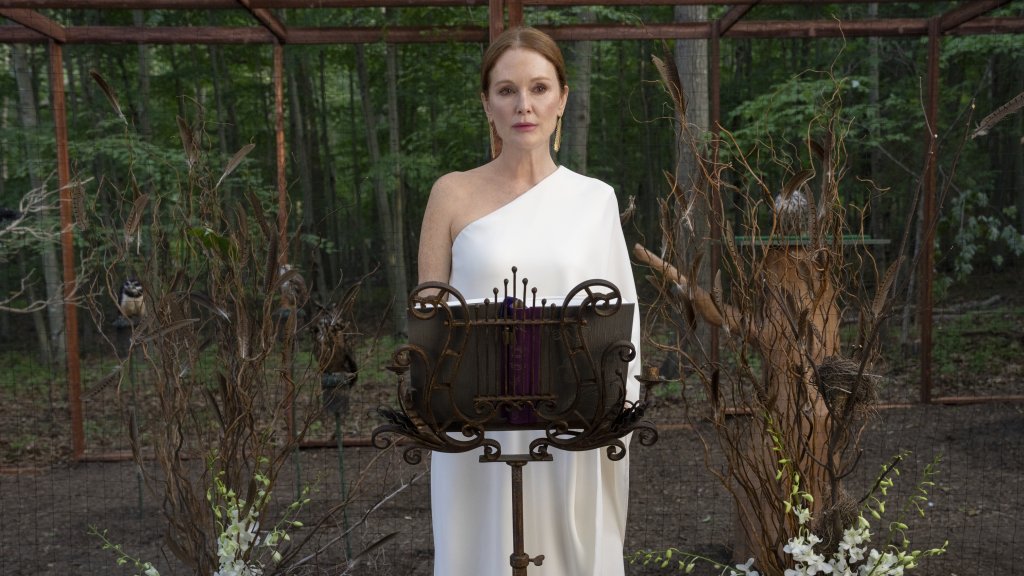 Julianne Moore in "Sirens" // © Netflix