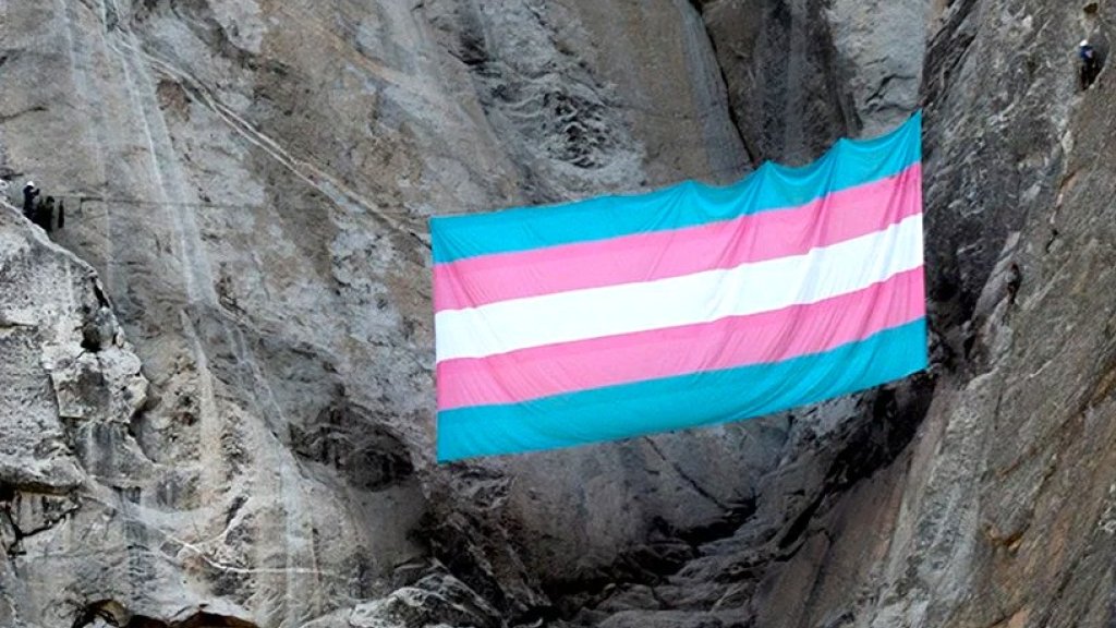 Trans-Flagge am El Capitan
