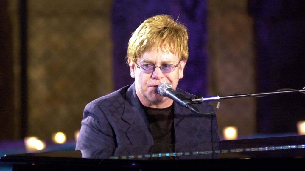 Elton John in Feierlaune 