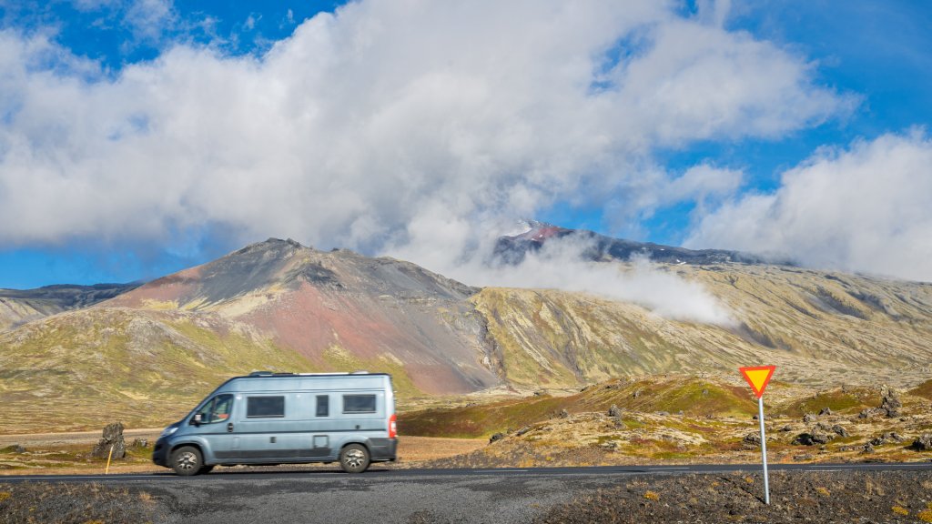 Island individuell entdecken: queerfreundliche Reisetipps mit dem Wohnmobil oder Mietwagen © Michael Warren