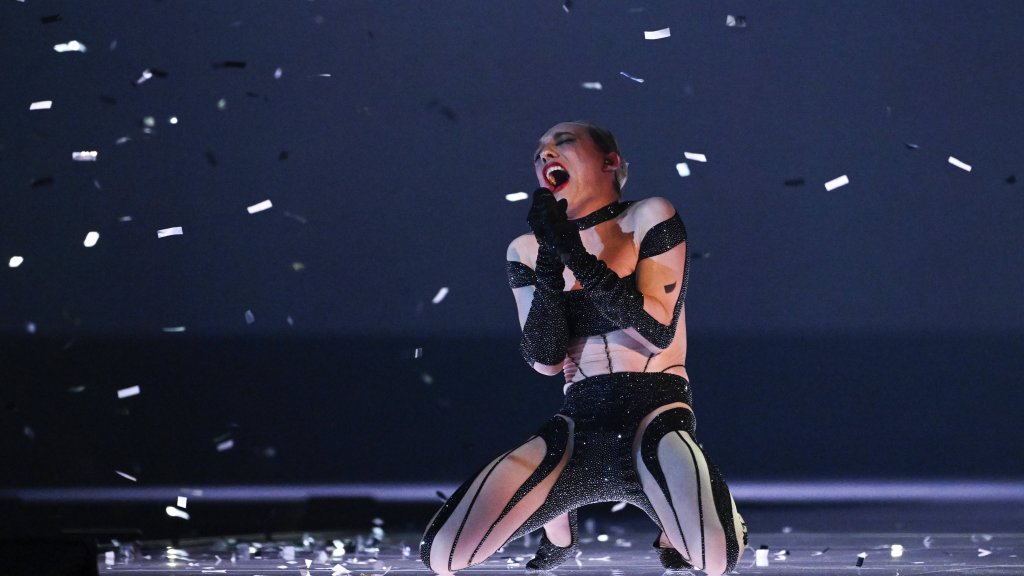 ESC-Auftritt: Nemo-Outfit für Queeramnesty versteigert