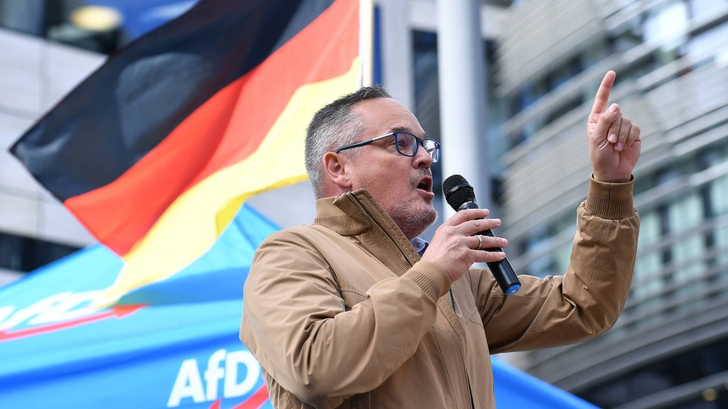 AfD fordert Entlassung nach polyamoröser Segnung