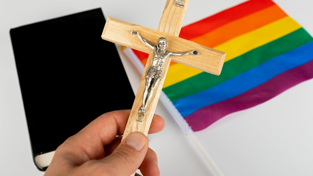 Gottesdienst mit Pride-Flagge