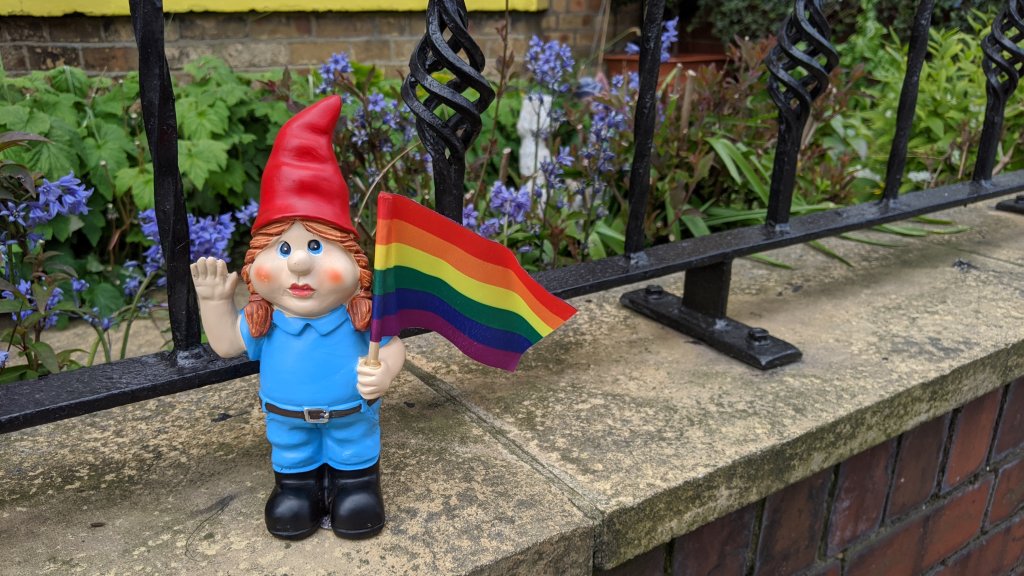 Belfast: Postbote nach Regenbogenwichtel-Angriff entlassen