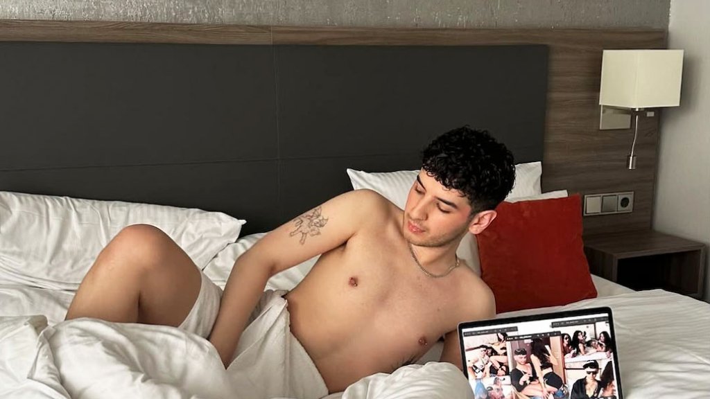 Coming-out im Livestream: Rapper Baran Kok ist schwul