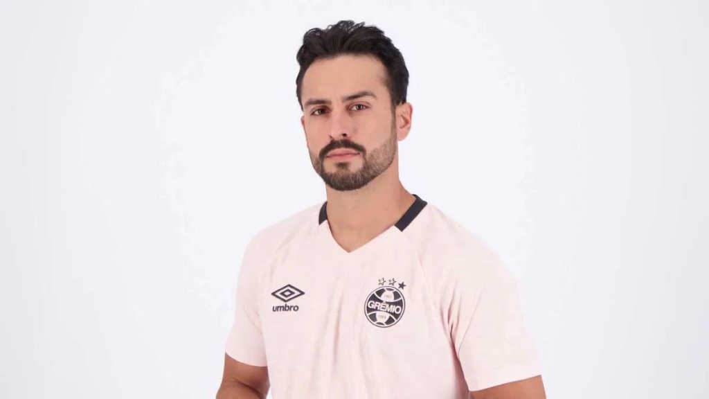 Fußballtrainer Abel Braga lästert über pinke Trikots