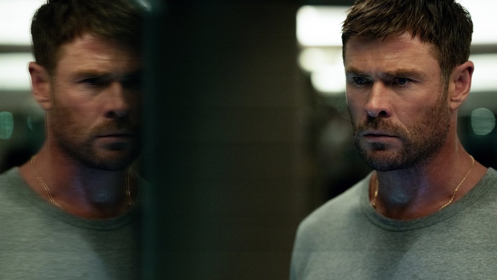 Chris Hemsworth in "Crime 101"