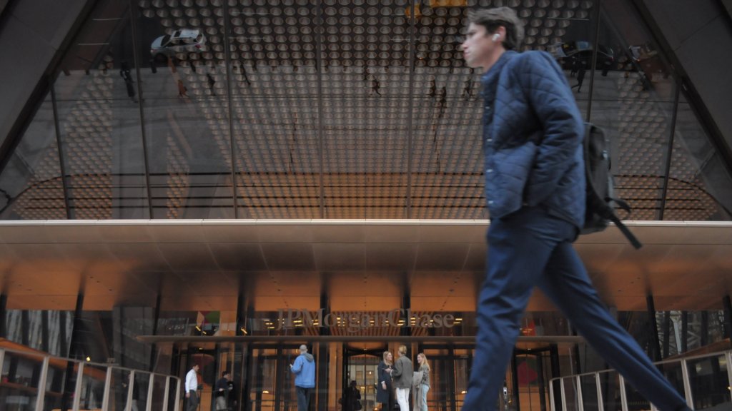 Bisexueller Wertpapierhändler verklagt JPMorgan wegen Outing